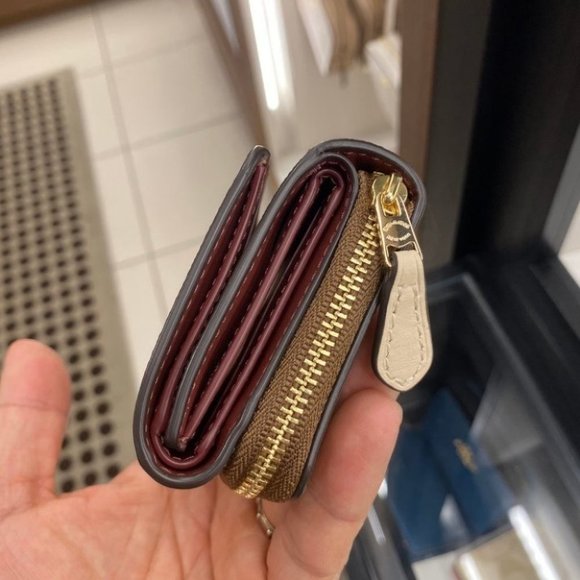 Trifold Wallet With Dandelion Floral - Picture 5 of 8